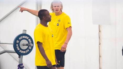 Youssoufa Moukoko (l.) hat beim BVB mit Erling Haaland schon mächtig gewirbelt