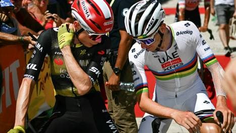 Angeschlagen: Tadej Pogacar (r.)