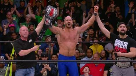 Claudio Castagnoli (M.) besiegte bei ROH Final Battle Chris Jericho und ist wieder World Champion