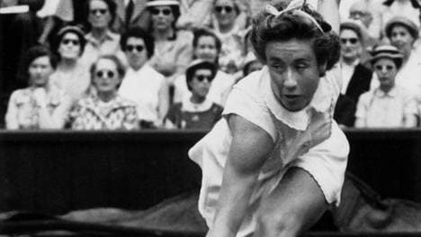 Maureen Conolly bei ihrem Sieg in Wimbledon 1954 - wenige Wochen vor ihrem schlimmen Reitunfall