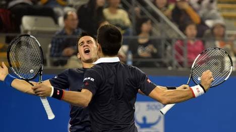 Novak Djokovic (r.) setzte sich mit Djordje Djokovic durch