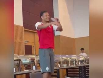 Ex-BVB-Juwel Paris Brunner geht nun für die AS Monaco auf Torejagd. Bei der obligatorischen Gesangseinlage liefert der 19-Jährige mit einem Deutsch-Rap-Song ab.