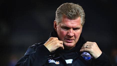 Stefan Effenberg ist mit Paderborn seit zwölf Liga-Spielen ohne Sieg