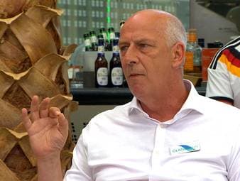 Im FIROCKX.ONE WM Doppelpass sprechen Mario Basler, Stefan Effenberg und Olaf Thon über die WM 1994. Die Experten loben die Qualität der damaligen deutschen Truppe - es sei jedoch "keine Mannschaft" gewesen. 