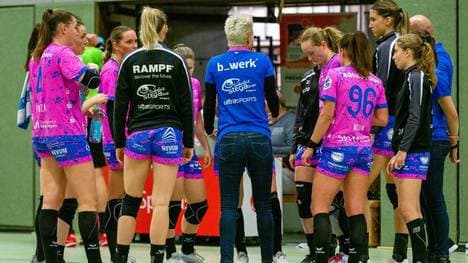 TuS Metzingen in der Auszeit gegen HSG Blomberg-Lippe 