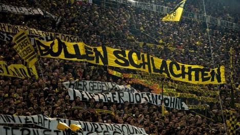 Dortmunder Fans zeigten zum Spiel gegen RB Leipzig verachtende Spruchbänder. Vor dem Stadion wurden die Leipziger Fans von Hooligans attackiert