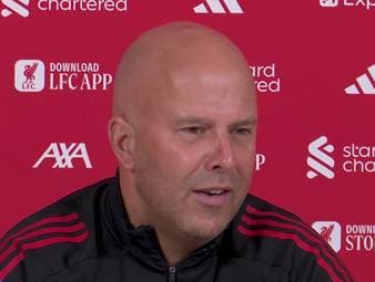 Liverpool-Trainer Arne Slot äußert sich vor dem Spiel gegen Brentford zur verbesserten Leistung von Florian Wirtz beim 5:1-Sieg gegen Eintracht Frankfurt und spricht über die zwei Assists.