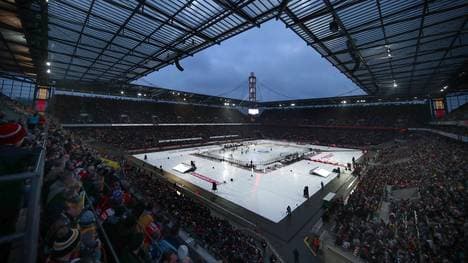 1. FC Köln: DEL-Klub Kölner Haie zahlt Zweitligist neuen Rasen, Die Kölner Haie haben das DEL Winter Game gegen die DEG bestritten
