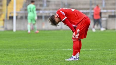 FC Bayern München II muss sich in der Regionalliga gegen den FV Illertissen geschlagen geben.