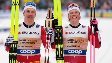 Johannes Hosflot Kläbo (r.) holte mit Erik Valnes sein 13. WM-Gold