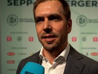 Im Rahmen des Sepp-Herberger-Awards äußert sich Philipp Lahm zu der Zukunft von Ex-Teamkollege Manuel Neuer. Der Ex-Bayern-Star will dabei allerdings kein Ratgeber sein. 