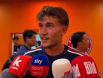 Tom Bischof begleitet die Bayern-Vorbereitung von Anfang an und klärt über sein Rollengespräch mit Vincent Kompany auf.
