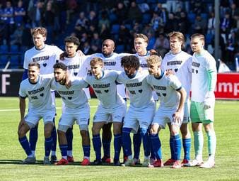 Der FC Den Bosch kämpft in der zweiten niederländischen Liga noch um den Aufstieg – und steht dabei vor einer kuriosen Situation: Eine Niederlage könnte tatsächlich von Vorteil sein. Diese ungewöhnliche Ausgangslage ist dem komplexen Ligasystem geschuldet.