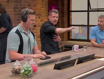 In einem furiosen Spiel sichert sich Österreich in letzter Sekunde das Weiterkommen. Schon in der Anfangsphase gibt es jedoch eine umstrittene Szene um Marko Arnautovic - und Patrick Ittrich hat als Schiedsrichter-Experte bei MagentaTV eine ganz klare Meinung dazu.