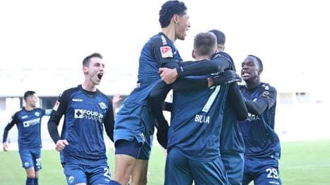 Paderborn verbleibt durch den Sieg in Elversberg an der Tabellenspitze