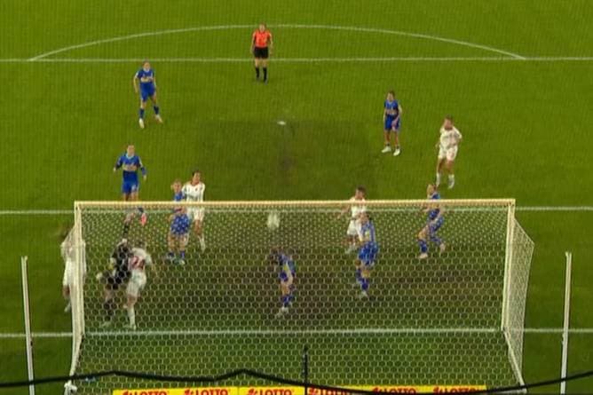 Irres Eckentor oder einfach nur Slapstick?