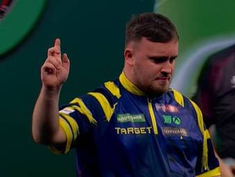 Luke Littler lässt im Viertelfinale der Darts-WM Geburtstagskind Krzysztof Ratajski nicht den Hauch einer Chance und zieht ohne Satzverlust ins Halbfinale ein.