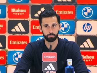 Vinicius Junior muss bei Real Madrids Heimspiel gegen Alaves erst Pfiffe aushalten, antwortet dann aber auf dem Platz. Nach der Partie reagiert sein Coach Alvaro Arbeloa.