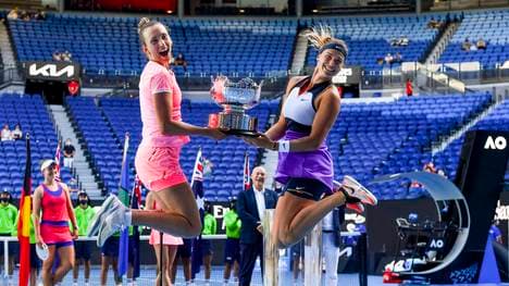 Elise Mertens (l.) und Aryna Sabalenka gewinnen souverän im Doppel