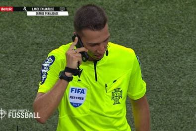 Kurios! Schiri muss Elfmeter per Telefon checken