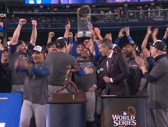 Was für ein Comeback, was für ein Triumph! Die Los Angeles Dodgers gewinnen nach einer furiosen Aufholjagd in Spiel fünf zum achten Mal die World Series - und die New York Yankees schauen in die Röhre.