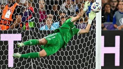 Ann-Katrin Berger bei ihrer entscheidenden Parade