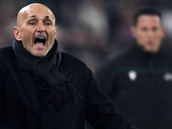 Nach dem 2:0 gegen Benfica erzählt Juve-Trainer Luciano Spalletti von einem Fan, der immer wieder Wechsel forderte. Spalletti betont, der Austausch sei jederzeit höflich geblieben.