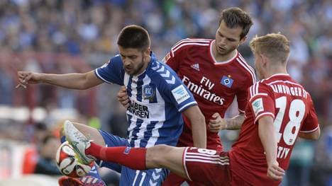 FBL-GER-BUNDESLIGA-KARLSRUHE-HAMBURG