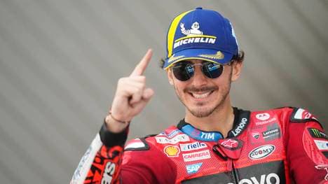 Francesco Bagnaia freut sich über seinen Triumph in Jerez