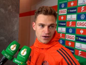 Der FC Bayern München setzt sich in einem spektakulärem Spiel gegen Union Berlin durch und zieht ins Viertelfinale ein. Joshua Kimmich kritisiert im Anschluss die Platzbedingungen.