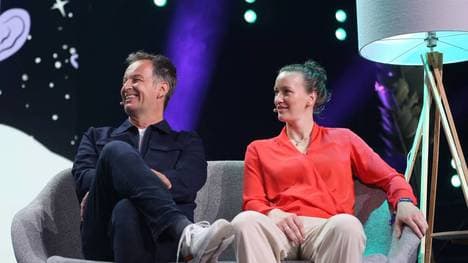 Claus Lufen (li.) und Almuth Schult fungieren als Moderatoren-Team bei der Frauen-EM