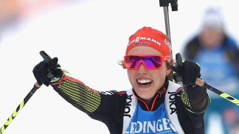Laura Dahlmeier sichert sich in der Verfolgung den Sieg