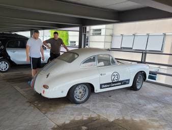 Ein ikonischer 911 Targa mit atemberaubender Geschichte und ein früher Porsche 356 stehen auf Enricos Shoppingliste, während Willi und John kurz vor Feierabend noch einen lilafarbenen 7er BMW checken. Lohnt sich der Trip zum Luxusschlitten oder pokert Enrico mit dem Bayer zu hoch?