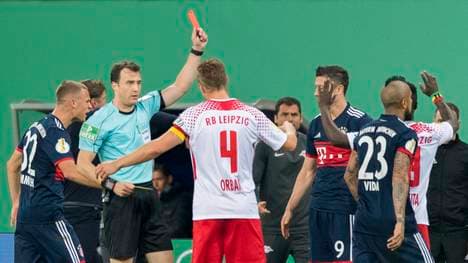 Schiedsrichter Felix Zwayer lag im Pokalspiel zwischen Leipzig und Bayern einige Male daneben 