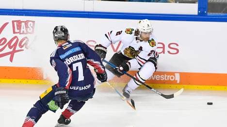 Die Eisbären Berlin müssen sich den Blackhawks geschlagen geben