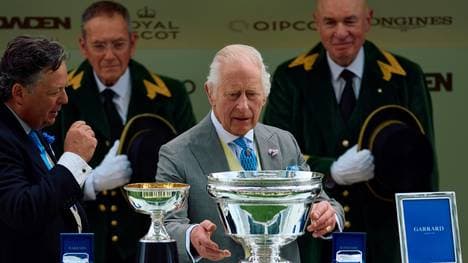 König Charles spendet Trost