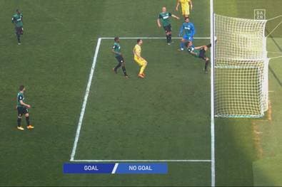 Wie klärt er den denn? Spektakulärer Fallrückzieher auf der Torlinie