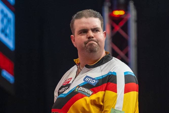 Clemens verpasst 9-Darter und scheitert