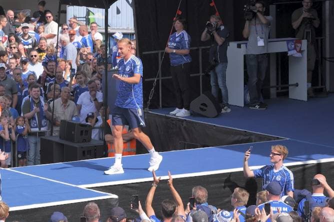 Vollbringt Schalke-Profi Becker sein "Märchen"?