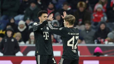 Lennart Karl (r.) und Luis Díaz jubeln in Salzburg