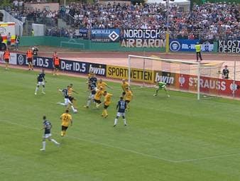 Der Hamburger SV steht in der zweiten Runde des DFB-Pokals. Bei der SpVgg Bayreuth muss der HSV nachsitzen, gewinnt am Ende dann doch mit 3:1 nach 120 Minuten.