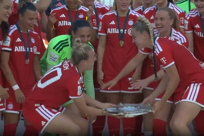 Meister-Krönung: Bayerns Frauen jubeln kreativ