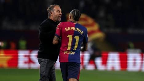 Hansi Flick stellt sich dem wütenden Raphinha in den Weg