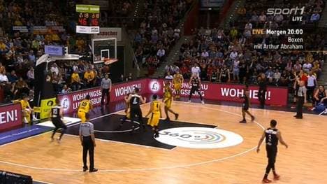 Zu selten fanden Würfe der Würzburger (rechts) den weg durch den Korb