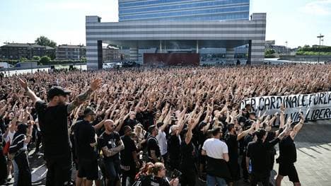 Tausende Mailand-Fans protestieren vor der Klubzentrale