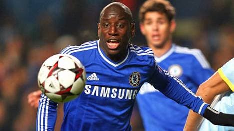 TRABZONSPOR: Die Türken kämpfen weiter um Chelseas Demba Ba, obwohl dessen Wechsel auf Eis gelegt wurde. Trabzonspor-Präsident Ibrahim Haciosmanoglu erklärt: "Wir haben uns mit Demba Ba geeinigt. Aber nach der Verletzung von Fernando Torres hat Jose Mourinho klargestellt, dass er Ba jetzt noch nicht gehen lassen will. Trotzdem sind wir weiter an Ba interessiert"