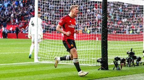 Rasmus Höjlund jubelt alleine