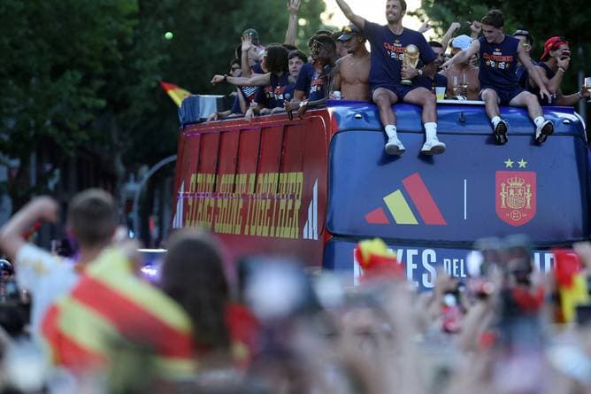 Spanier feiern riesige WM-Party