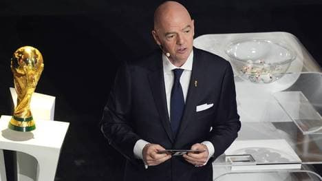 Muss sich die FIFA um Präsident Infantino an den horrenden Kosten beteiligen?