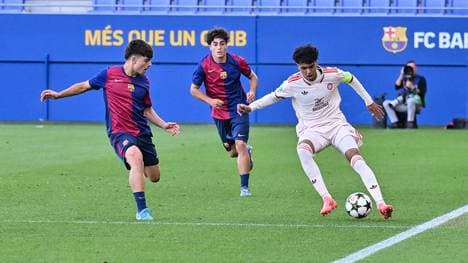 Adam Aznou (r.) im Duell mit Jan Virgili